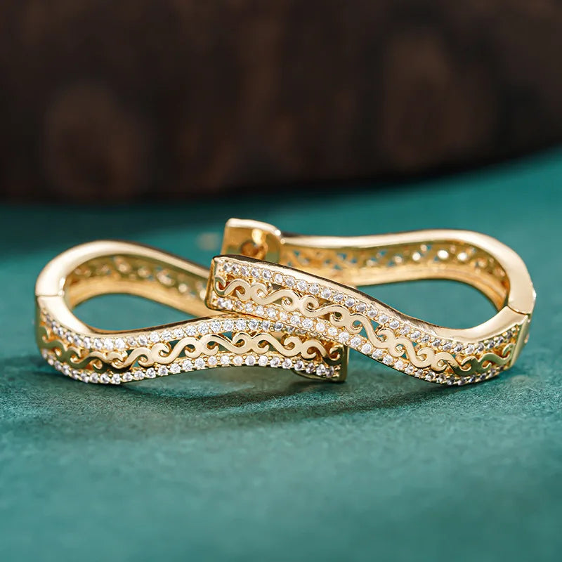 Irregular S-shape openwork ear cuff