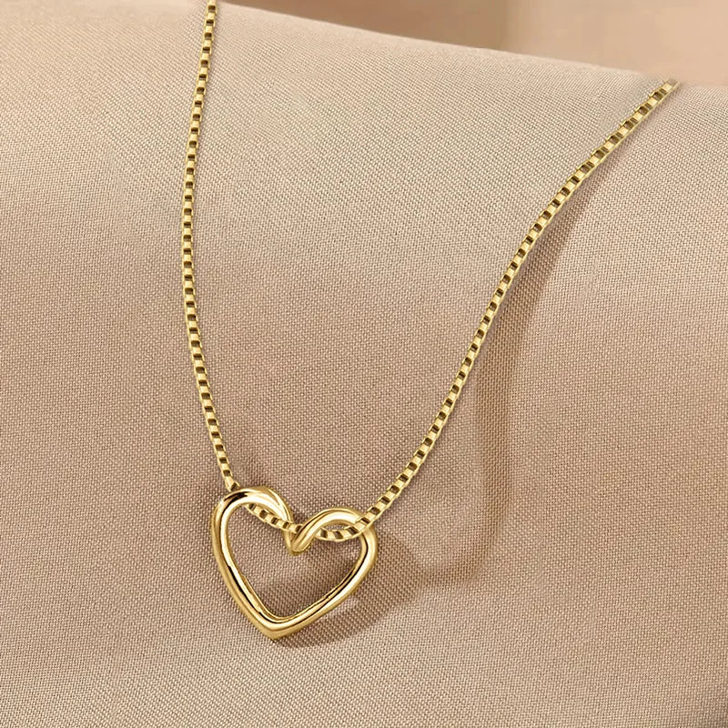 Openwork heart choker
