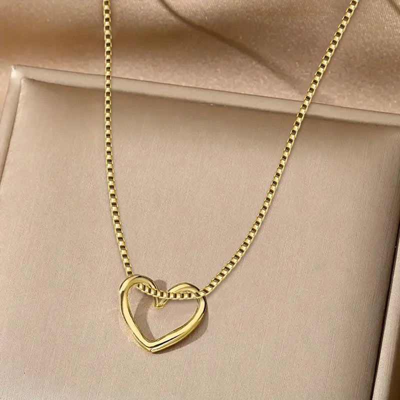 Openwork heart choker